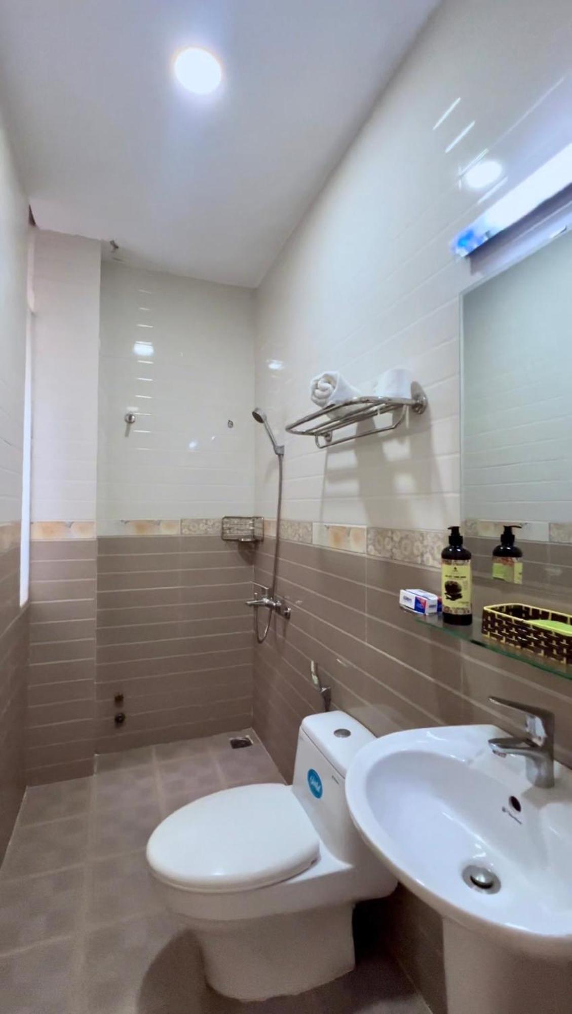 Dang Uyen 1 Hotel دالات المظهر الخارجي الصورة